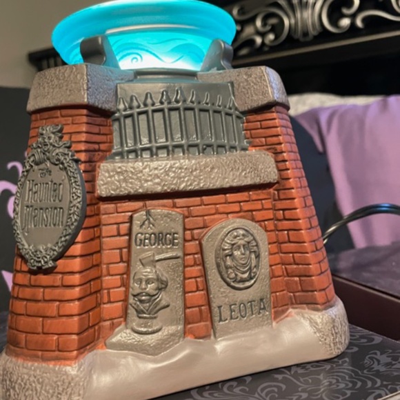 Haunted Mansion Scentsy Warmer and Three Thumbs Up Fragrance Wax Melt